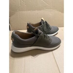 CLARKS Un Rio‎ Lace Up Athletic Shoe/Sneaker Olive Green Leather Size 6 EUC